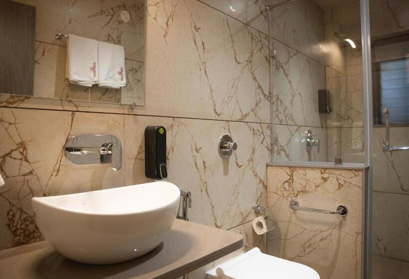 اتاق سوپریور با تخت بزرگ, Girivihar Holiday Club   Pure Veg