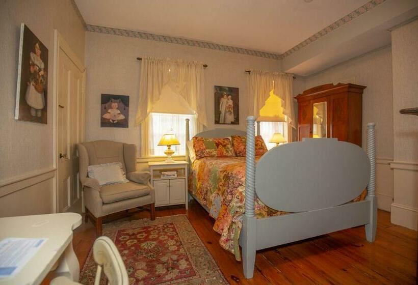 标准间, Clark Currier Inn