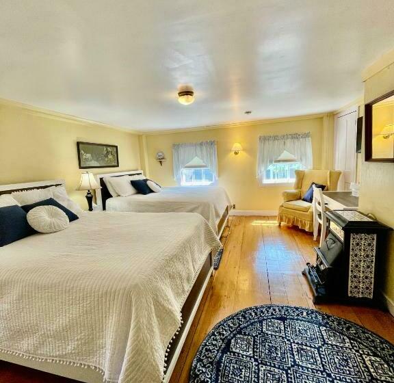 标准间, Clark Currier Inn