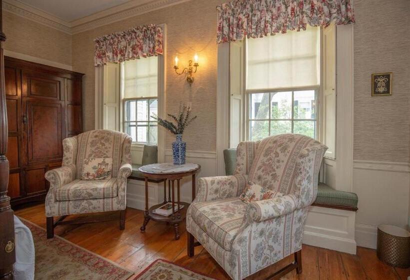 Номер Премиум, Clark Currier Inn