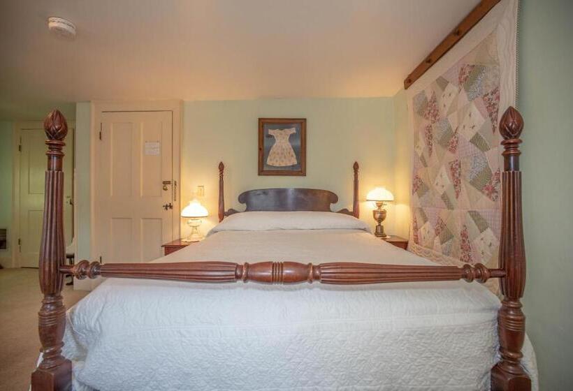 Номер Стандарт Трехместный, Clark Currier Inn
