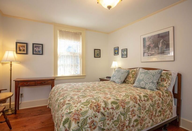 Номер Стандарт, Clark Currier Inn