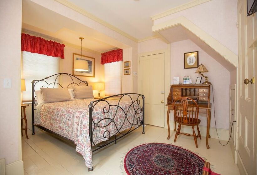 标准间, Clark Currier Inn