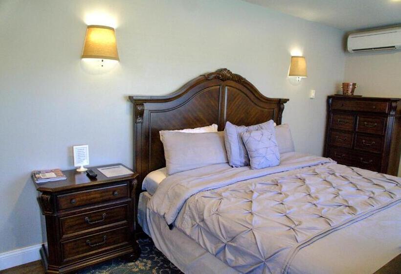 Четырехместный номер Премиум, Cameron Estate Inn