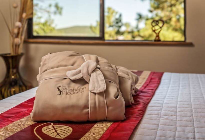 Номер Deluxe Кровать Кинг, Sheridan House Inn  Adult Only Accommodation