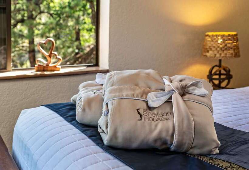 Люкс Премиум, Sheridan House Inn  Adult Only Accommodation