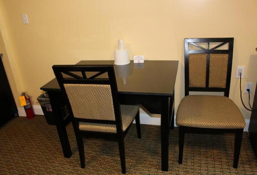 Апартаменты 3 Спальни, Crown Inn Motel Yorktown