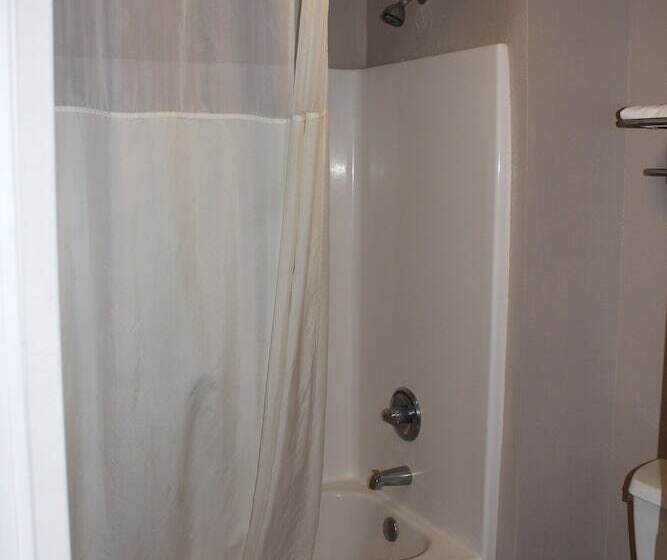 غرفه قياسيه سريرين مزدوجين, Highland Inn Denham Springs Baton Rouge East