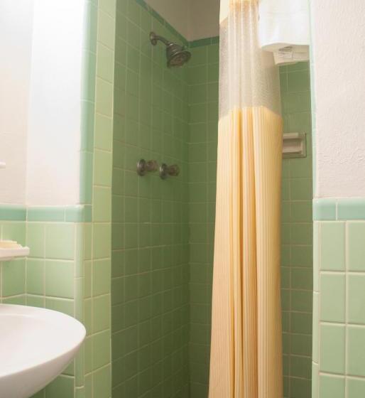 Номер Стандарт, Nassau Holiday Motel