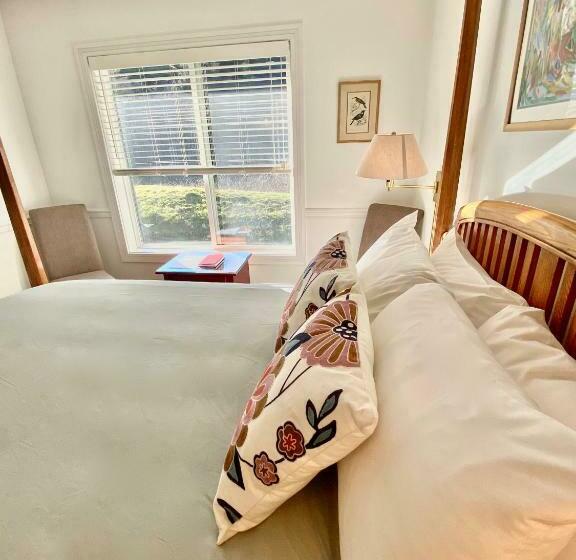 اتاق لوکس, Otter's Pond Bed And Breakfast