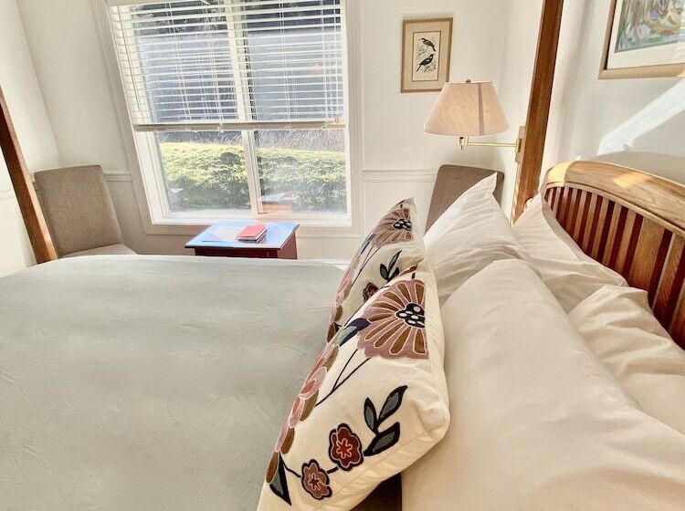 اتاق لوکس, Otter's Pond Bed And Breakfast