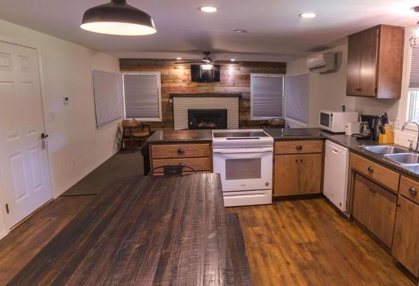Дом 2 Спальни, Eagle Cap Chalets