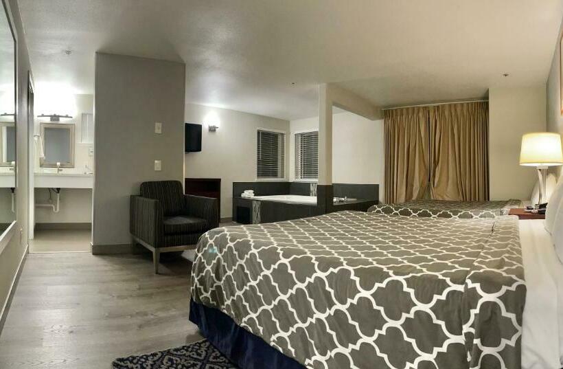 Люкс Повышенной Комфортности, Americas Inn & Suite