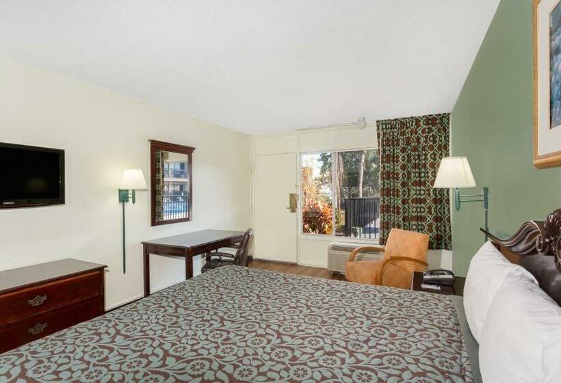 스탠다드 룸 킹사이즈 침대, Travelodge By Wyndham Fort Myers North