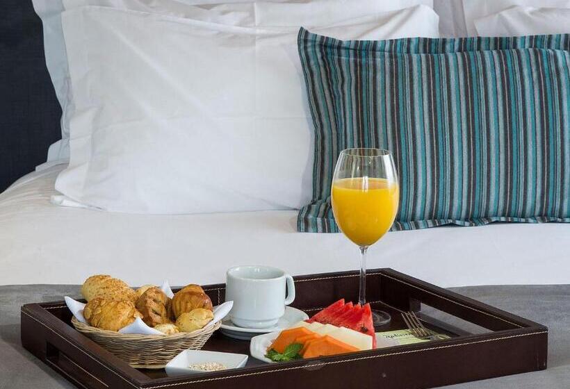 غرفة قياسية سرير كينج لذوى الإحتياجات الخاصة, Radisson Hotel Hauppauge Long Island