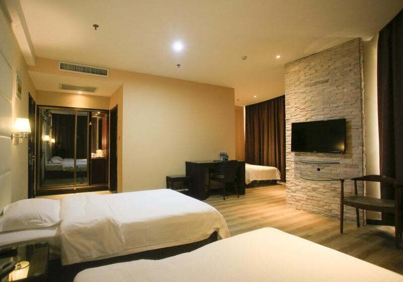 Номер Стандарт Трехместный, Greentree Inn Shandong North Weihai Station North International Bathing Beach Business