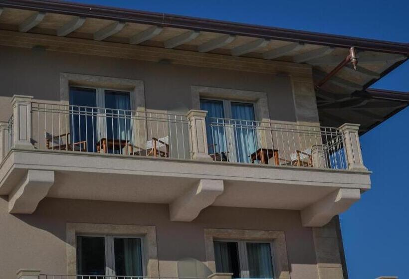Triple Room Sea View, Villa Elsa