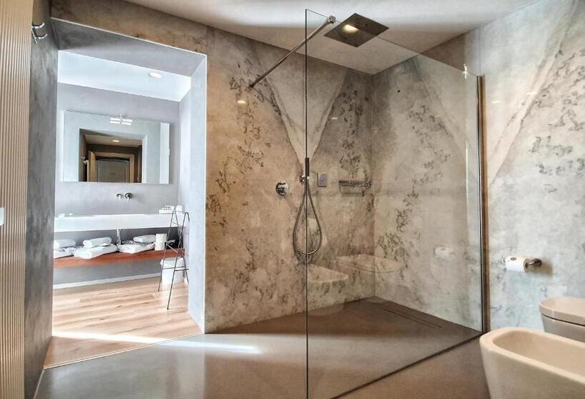 اتاق سه نفره سوپریور با چشم‌انداز دریا, Villa Elsa