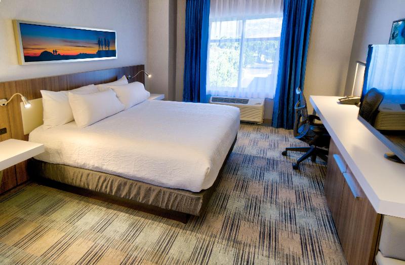 Номер Стандарт Вид на Бассейн, Hilton Garden Inn Santa Barbara/goleta