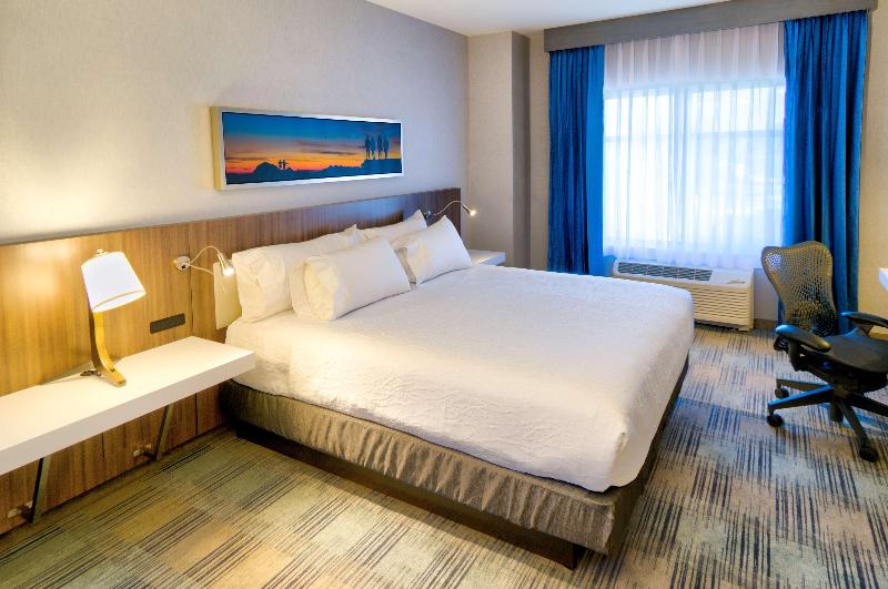 标准间带游泳池, Hilton Garden Inn Santa Barbara/goleta