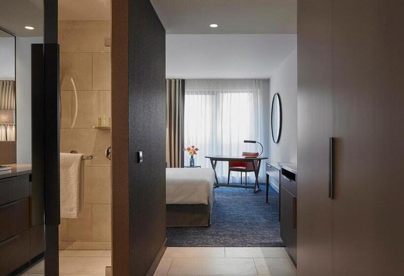Club Room King Bed, Hyatt Regency Amsterdam