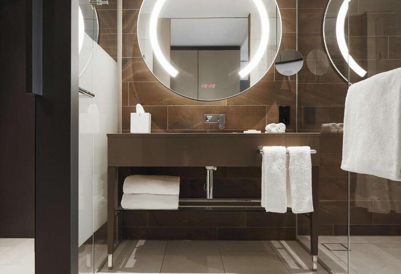 Deluxe Room King Size Bed, Hyatt Regency Amsterdam