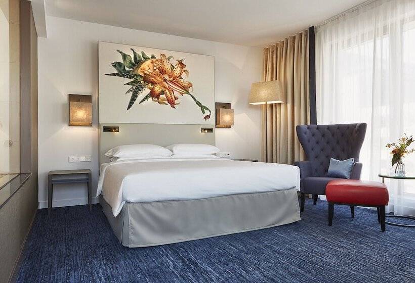 Deluxe Room, Hyatt Regency Amsterdam