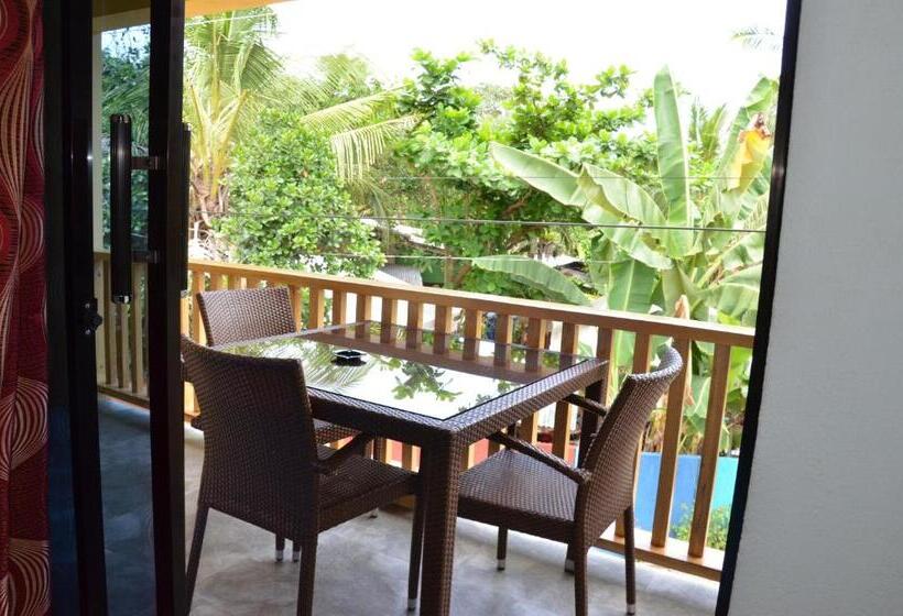패밀리 룸, Captains Lodge And Bar