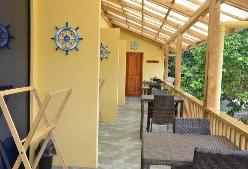 Семейный Номер, Captains Lodge And Bar
