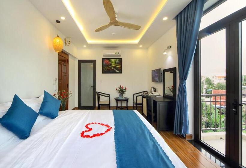 اتاق لوکس با بالکن, Quynh Long Villa