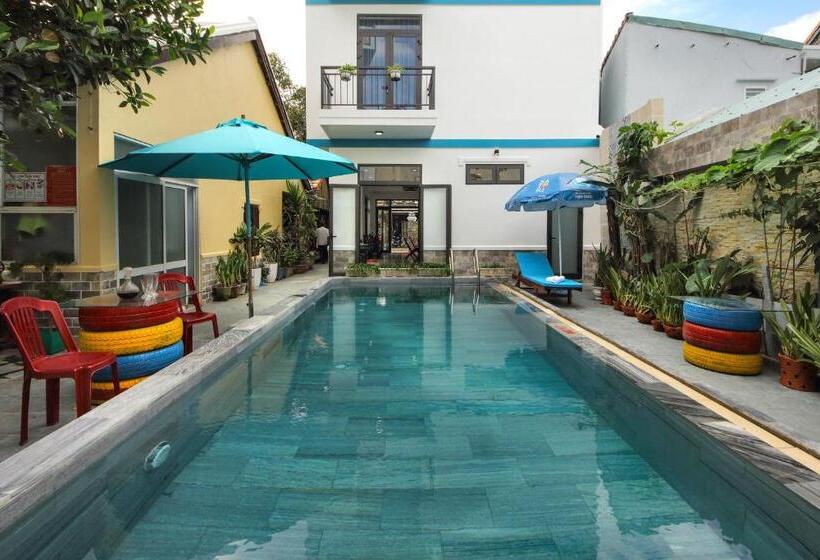اتاق استاندارد چهارنفره با بالکن, Quynh Long Villa