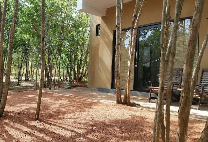 اتاق لوکس, Sigiri Wilderness Resort