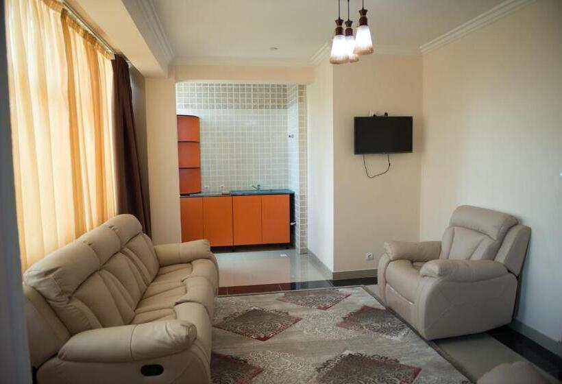 سوییت لوکس, C Fun Addis