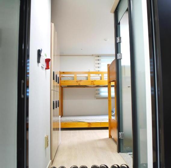 تختخواب در اتاق مشترک, 24 Guesthouse Suncheon