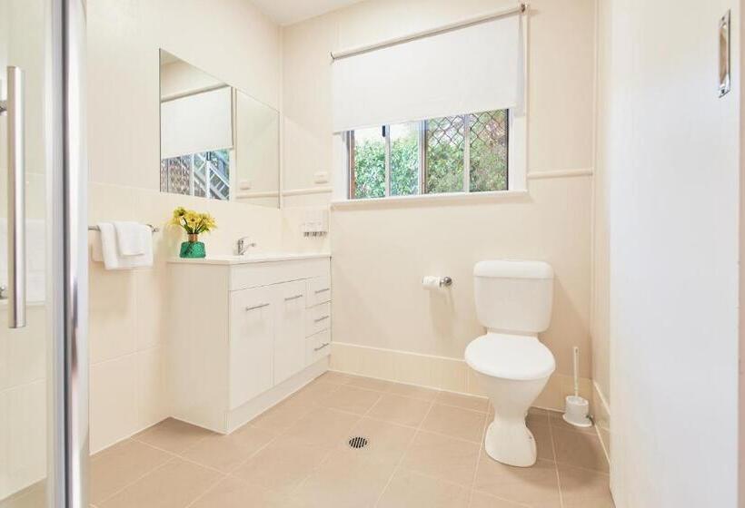 اتاق اجرایی, Ruthven Street Motor Inn