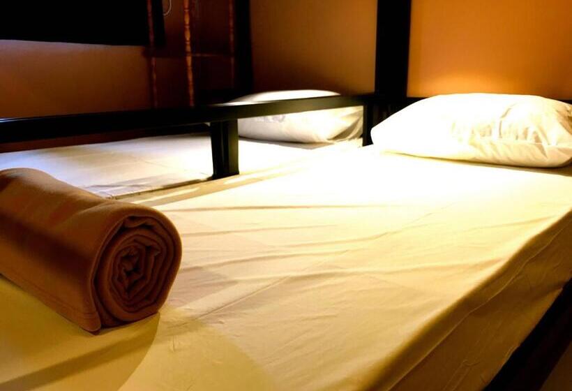 اتاق خانوادگی, Urban Hostel Bangkok