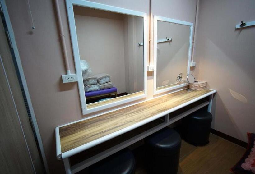 اتاق استاندارد با سرویس بهداشتی مشترک, Urban Hostel Bangkok
