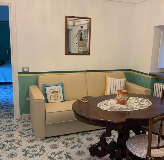 سوییت با چشم‌انداز دریا, Villa La Zagara