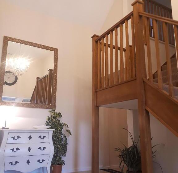 اتاق سوپریور با چشم‌انداز باغ, Berry House Bed & Breakfast