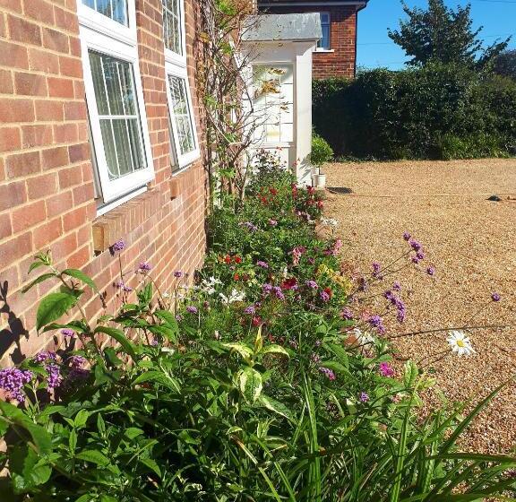 اتاق سوپریور با چشم‌انداز باغ, Berry House Bed & Breakfast