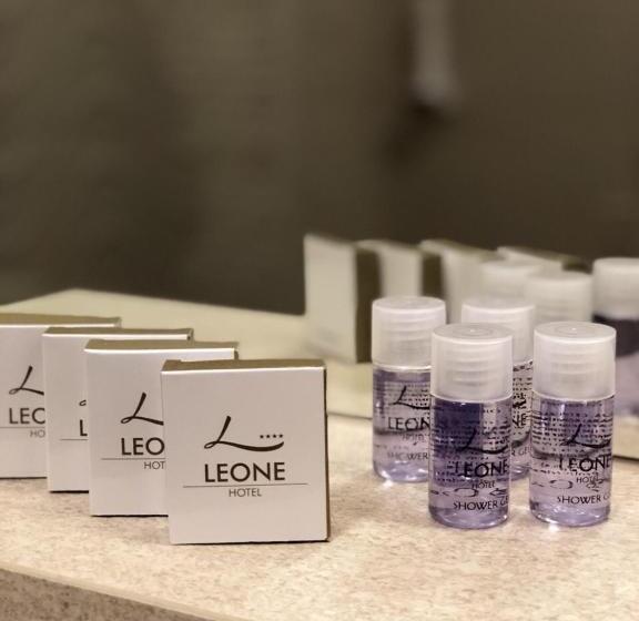 اتاق استاندارد سه نفره, Leone