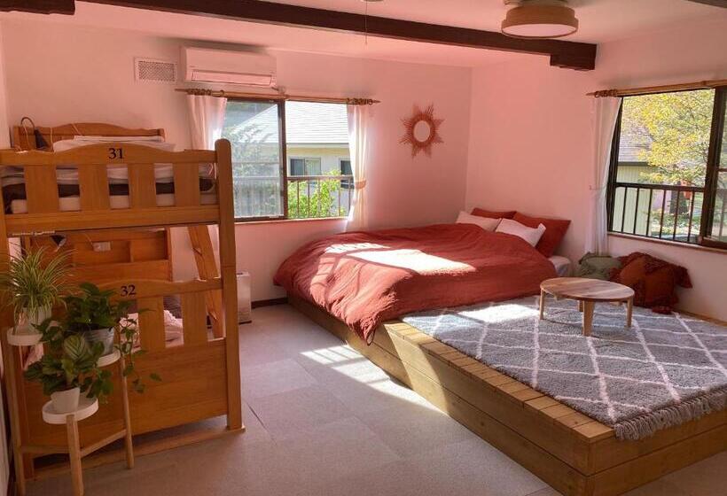 חדר משפחתי, Lamp Nojiriko