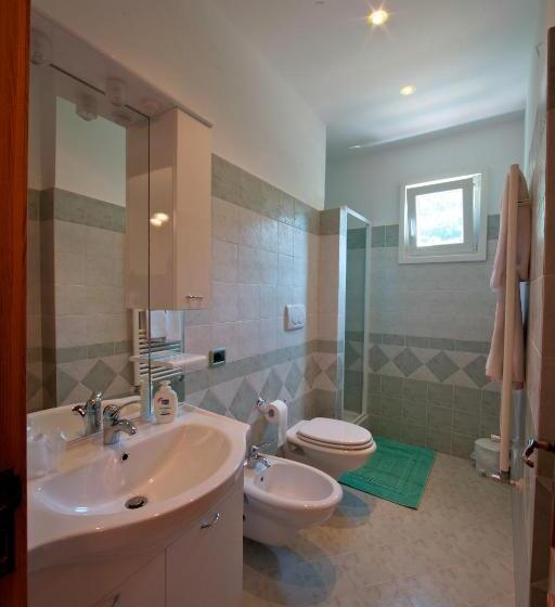 اتاق استاندارد چهار تخته, Agriturismo La Lobra