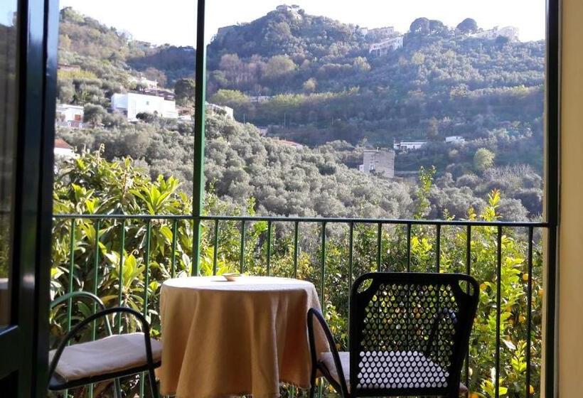 اتاق استاندارد چهار تخته, Agriturismo La Lobra
