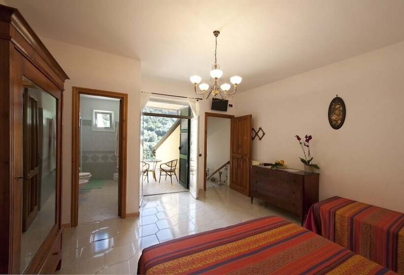 اتاق استاندارد چهار تخته, Agriturismo La Lobra