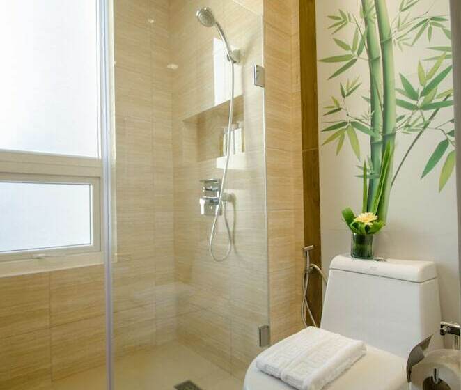 غرفة ديلوكس مطلة على حمام السباحة, Boracay Haven Suites