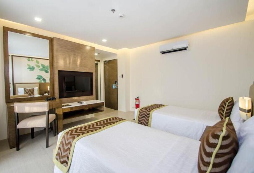 غرفة ديلوكس مطلة على حمام السباحة, Boracay Haven Suites