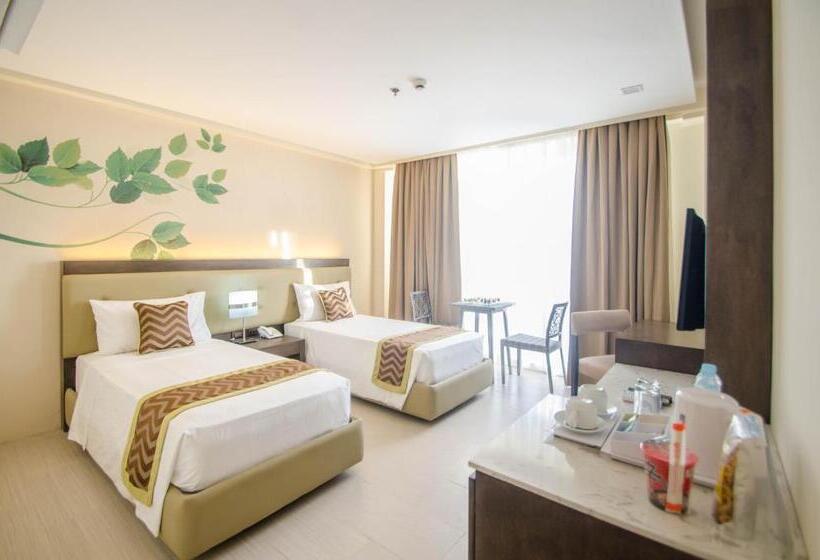 غرفة ديلوكس مطلة على حمام السباحة, Boracay Haven Suites