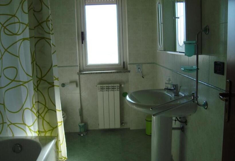 Четырехместный Номер Стандарт с Балконом, B&b Esperança