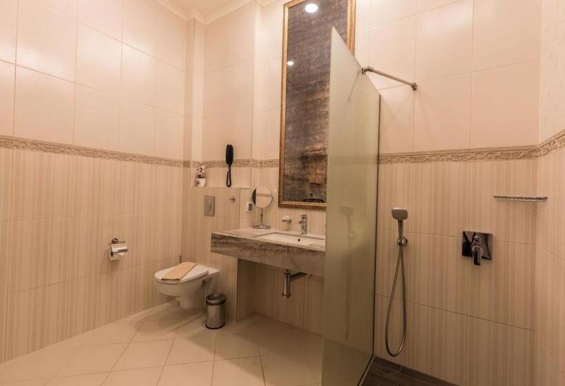 디럭스 룸, Diplomat Plaza Hotel & Resort